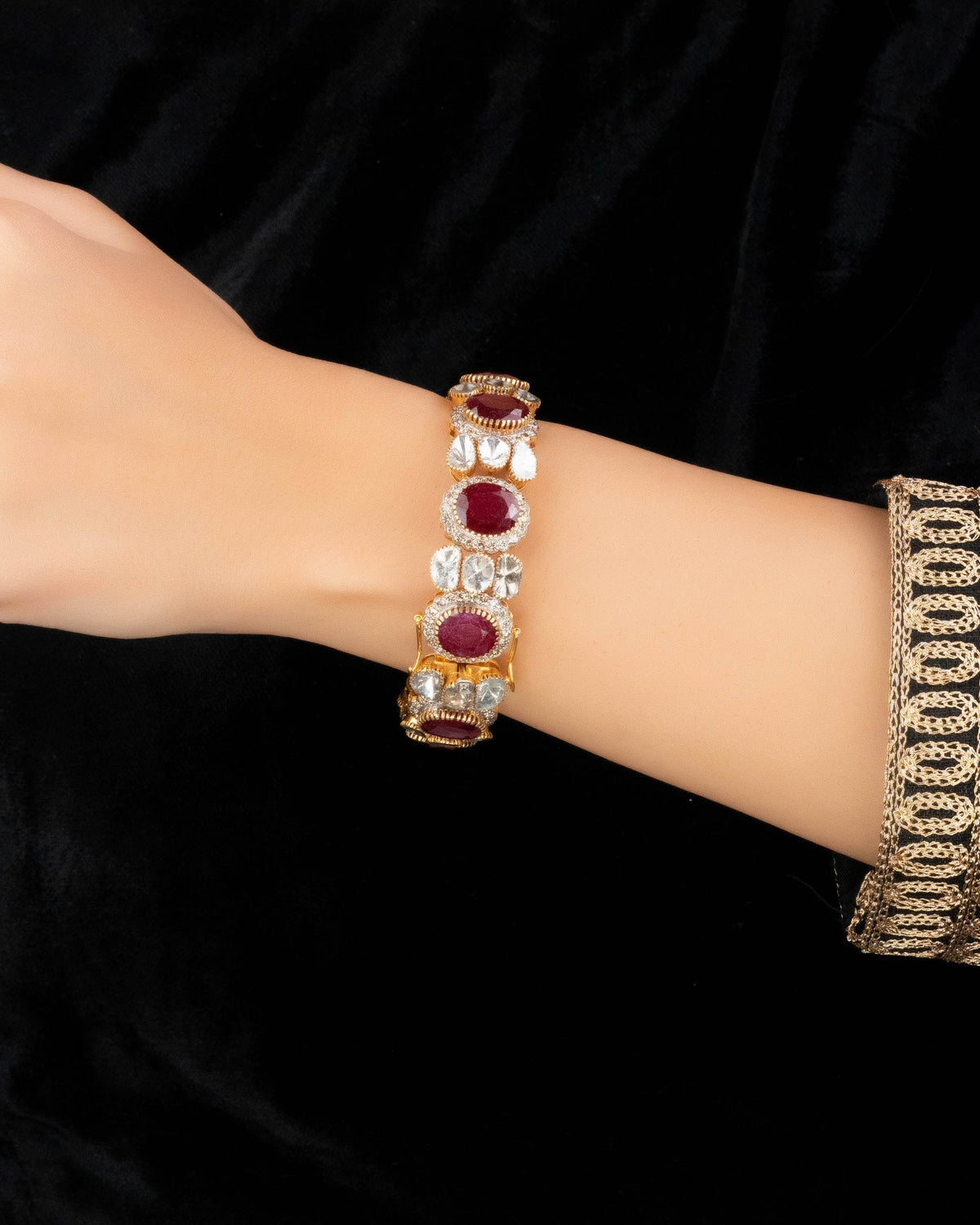 Avae Polki And Diamond Bangle