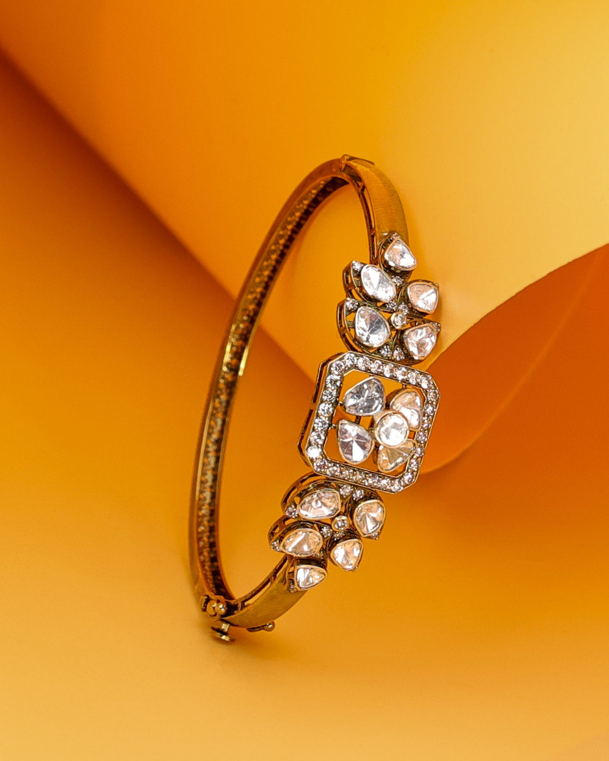 Vardha Polki And Diamond Bangle