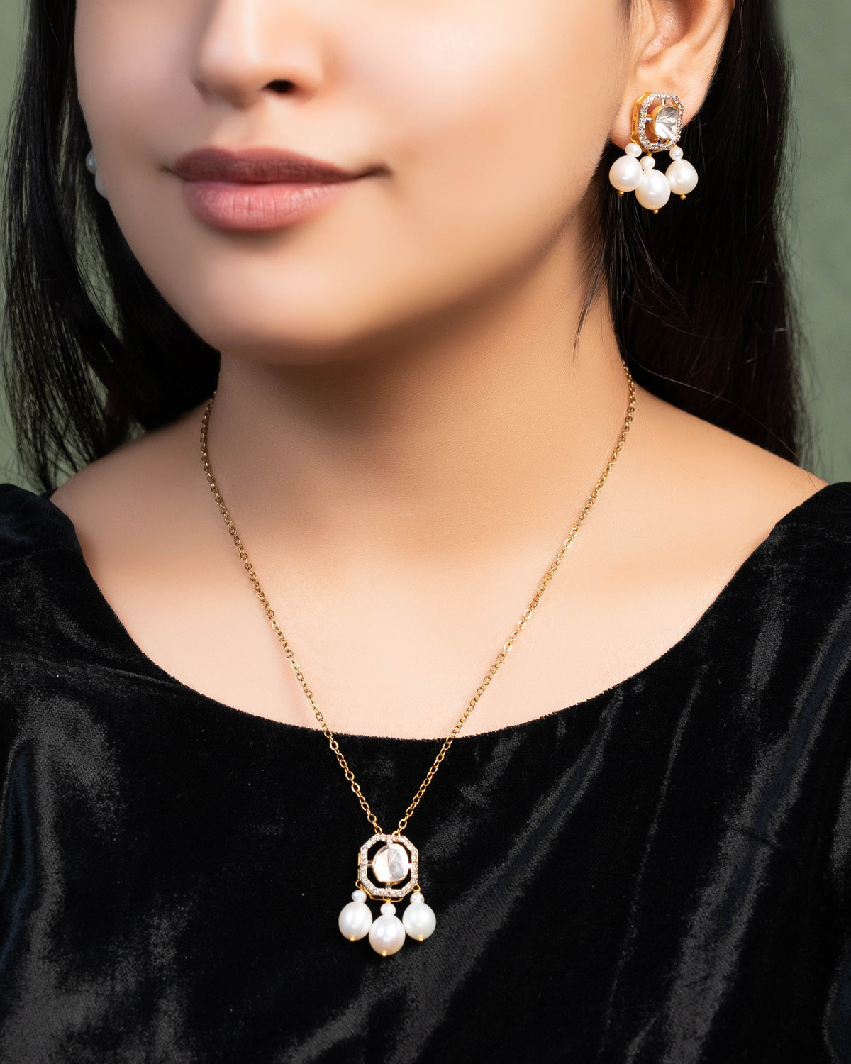Rucheeta Polki And Diamond Pendant