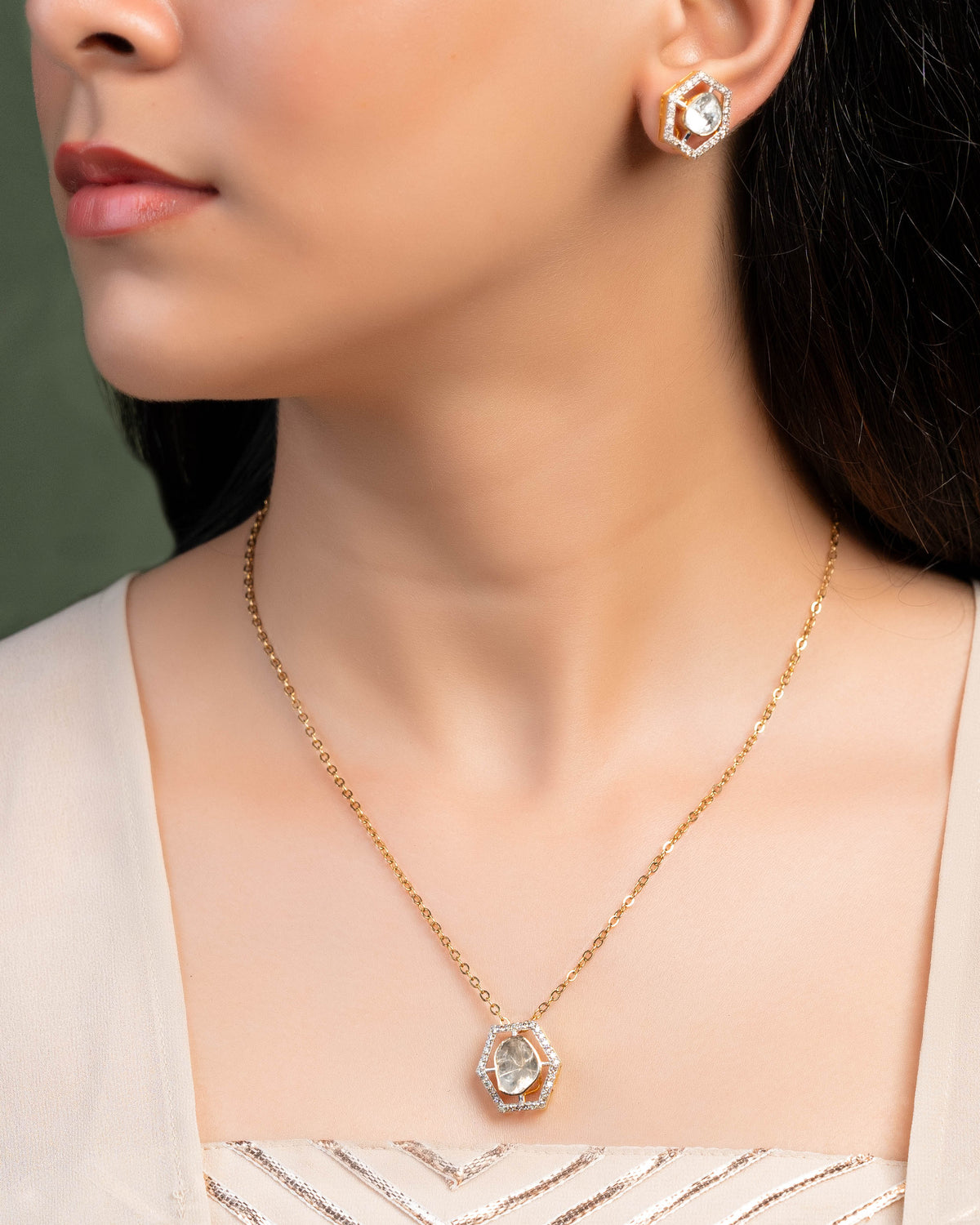 Kirti Polki And Diamond Pendant