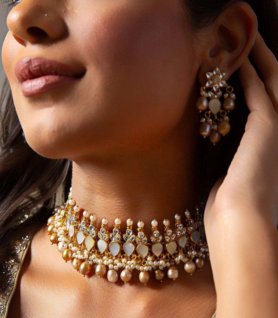 NIMAI MOTHER OF PEARLS CHOKER SET