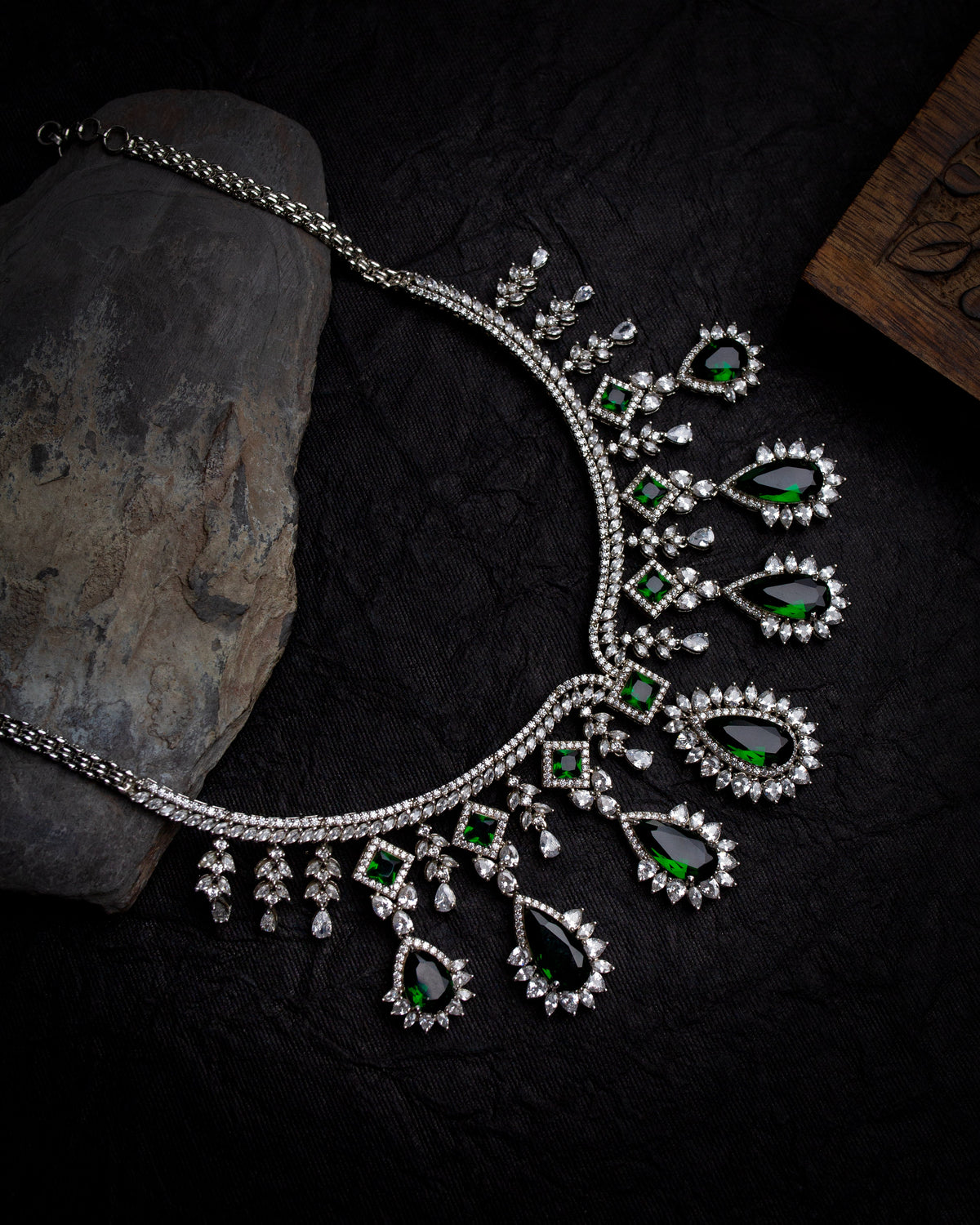 Gulrang Emerald Necklace Set