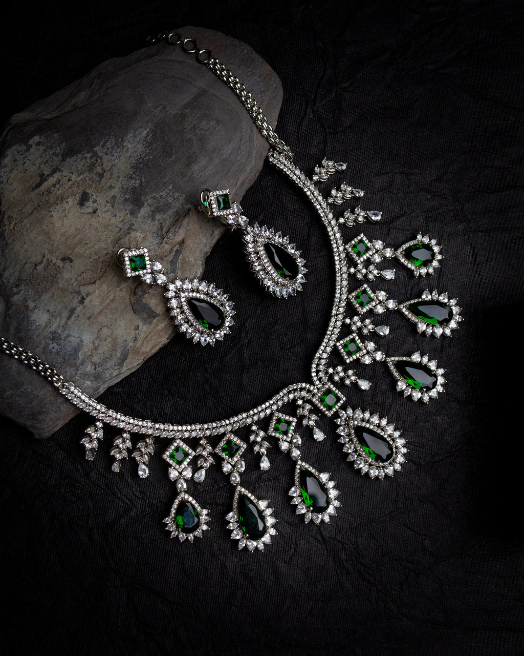 Gulrang Emerald Necklace Set