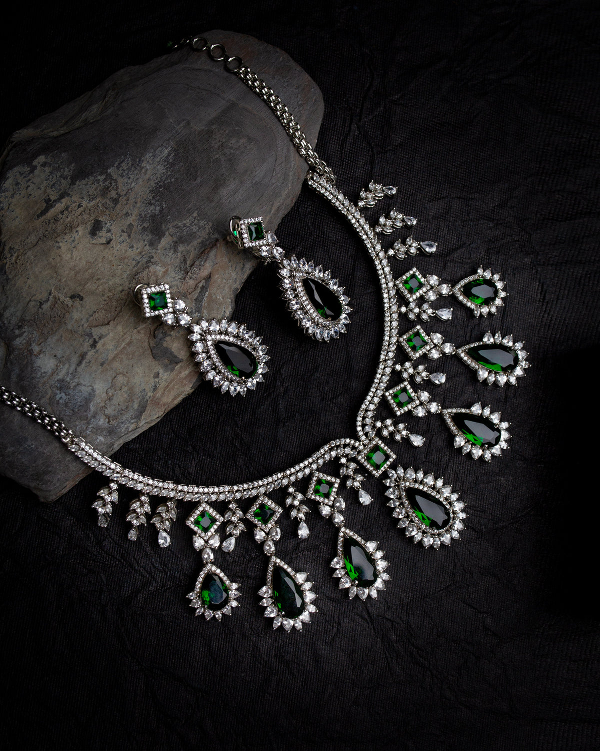 Gulrang Emerald Necklace Set