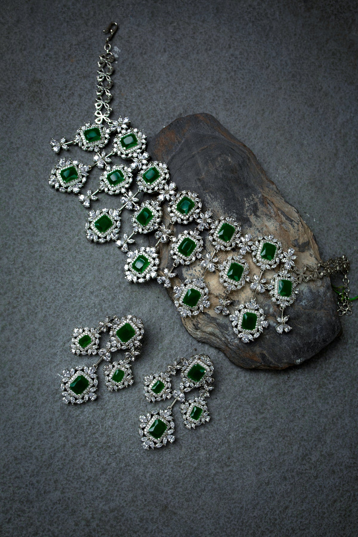 Elegance Green Diamond Choker